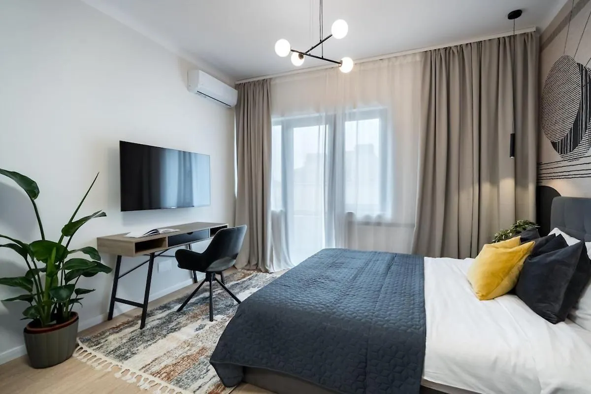 Sunny 3Br Large Flat - Amzei Square - 3 Balconies Appartement Boekarest