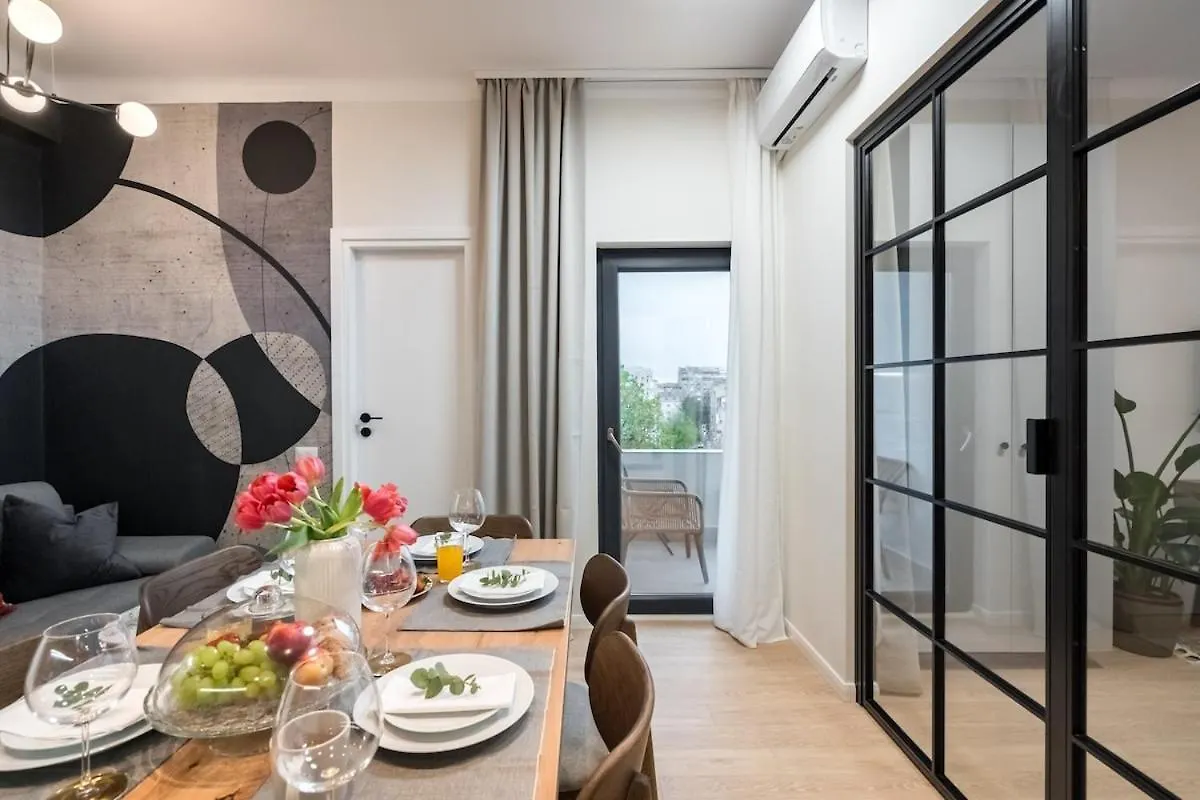 Sunny 3Br Large Flat - Amzei Square - 3 Balconies Appartement Boekarest