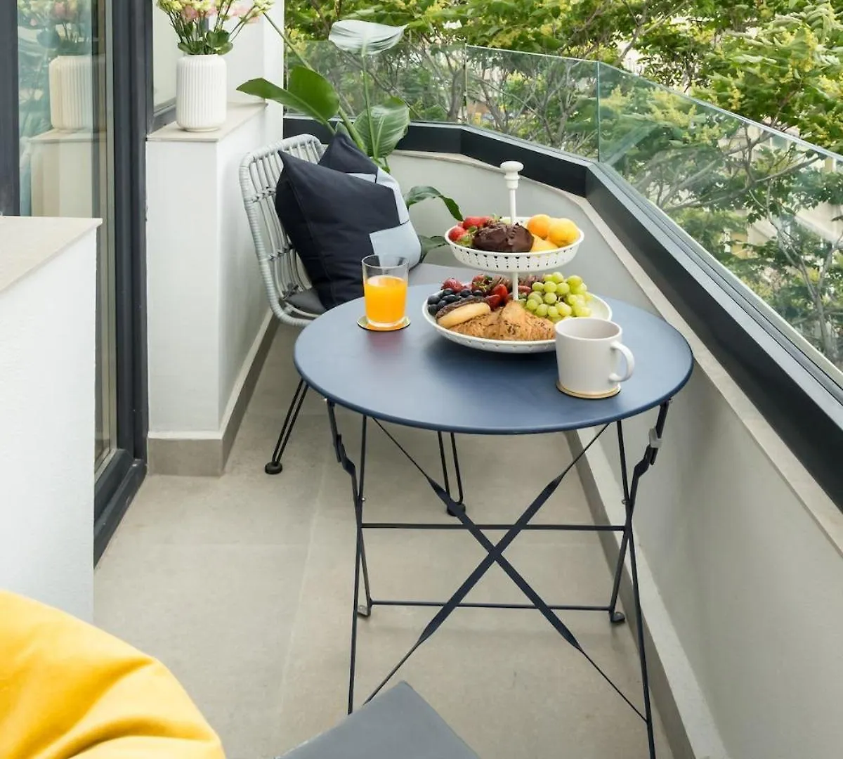 Sunny 3Br Large Flat - Amzei Square - 3 Balconies Appartement Boekarest 0*,  Roemenië