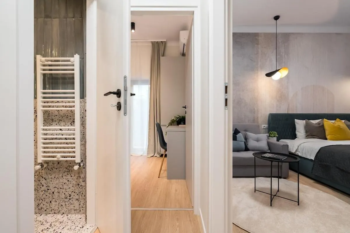 Sunny 3Br Large Flat - Amzei Square - 3 Balconies Appartement Boekarest