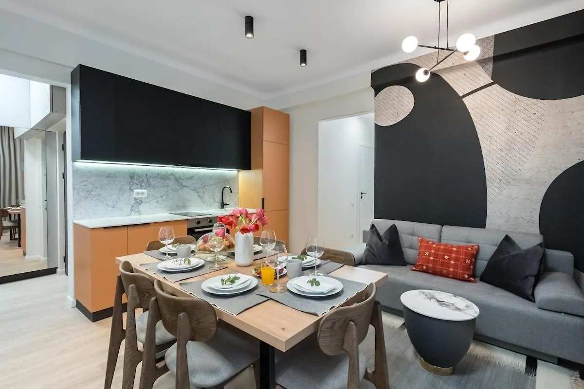 Sunny 3Br Large Flat - Amzei Square - 3 Balconies Appartement Boekarest