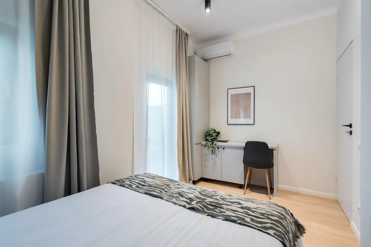 Sunny 3Br Large Flat - Amzei Square - 3 Balconies Appartement Boekarest