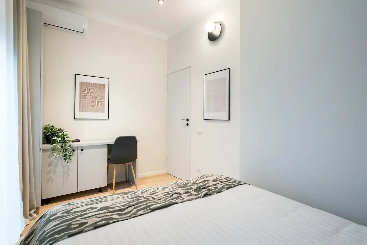 Sunny 3Br Large Flat - Amzei Square - 3 Balconies Appartement Boekarest