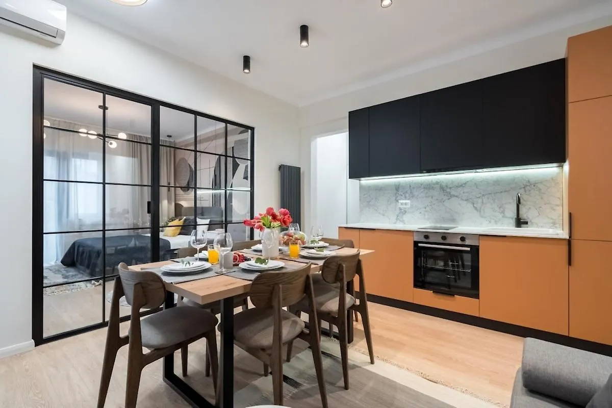 Sunny 3Br Large Flat - Amzei Square - 3 Balconies Appartement Boekarest